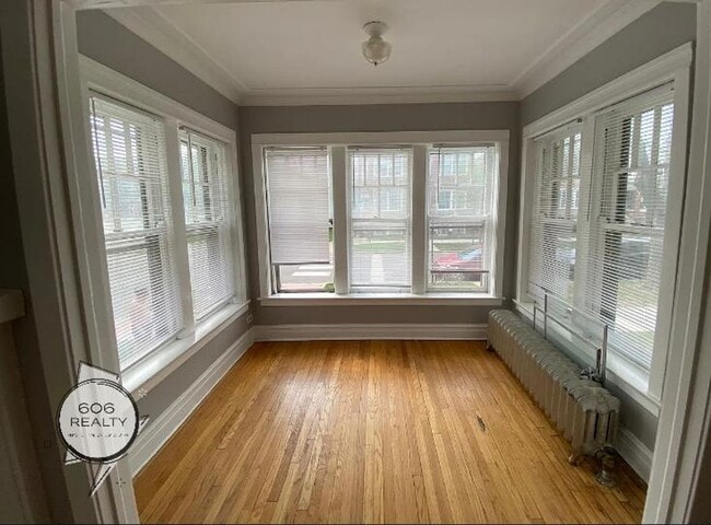 Building Photo - East Albany Park Apts for Rent!