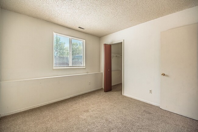 Building Photo - 1765 Zebulon Dr