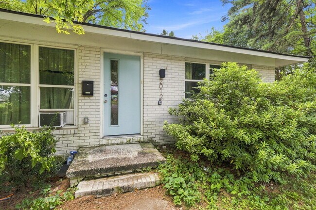 Building Photo - Plaza Midwood/Noda Duplex Property