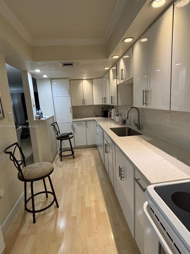 Building Photo - 18081 Biscayne Blvd