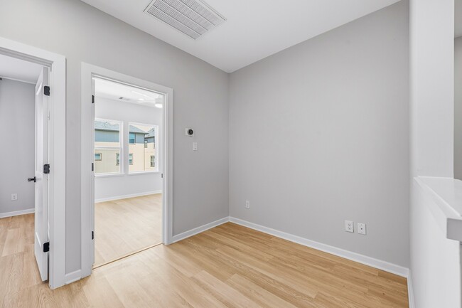 Building Photo - 2032 W Tidwell Rd