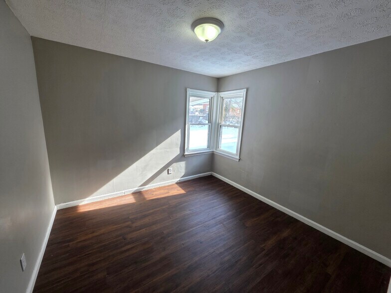 Building Photo - 1047 Yukon Ave