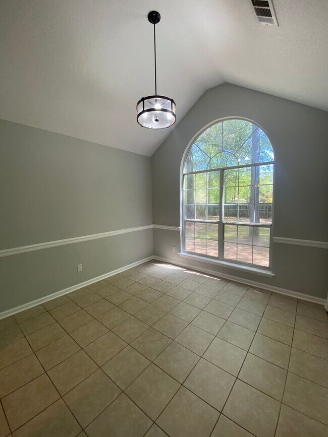 Building Photo - 1112 Panola Cir