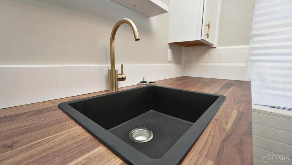 Building Photo - 2992 W McMicken Ave