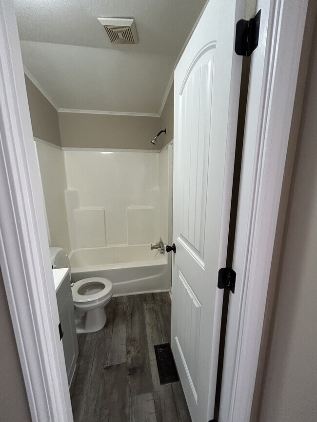 Building Photo - 526 Chris St