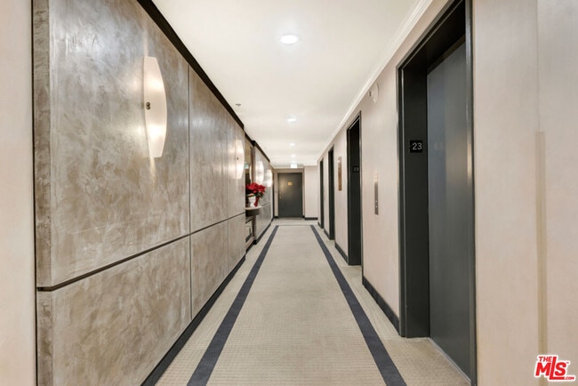 Building Photo - 800 W 1st St