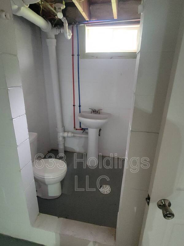 Building Photo - 410 Kutz Ln