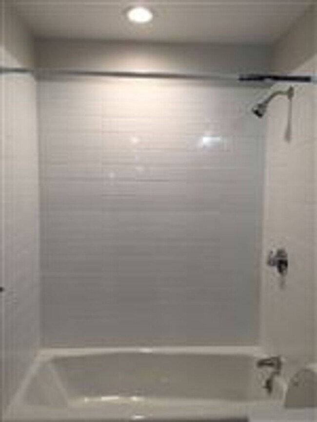 Building Photo - Garden Level Unit. No Brokers Fee, No Security Deposit, Heat and Hot Water Included, Elevator, La...