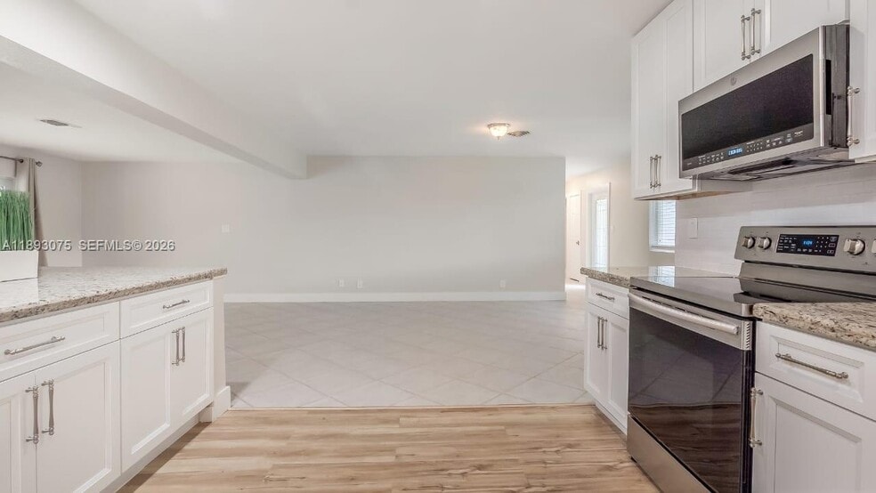 Building Photo - 740 Beachwood Ln