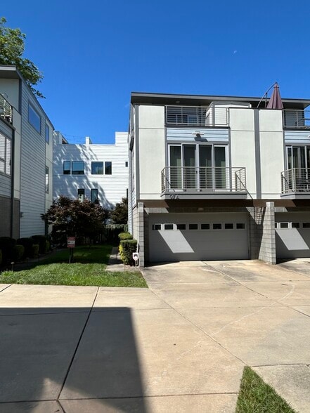 Building Photo - 917 Westbrook Drive