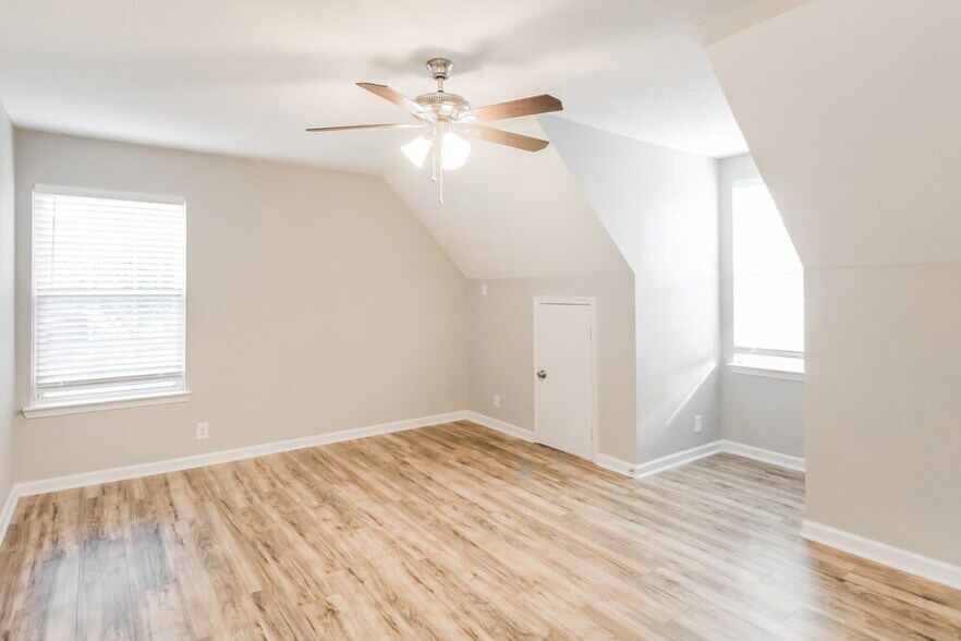 Building Photo - 809 Winchester Cl