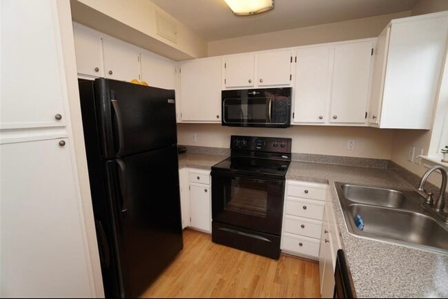 Building Photo - 3231 Allen Pkwy