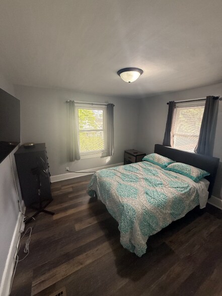 Building Photo - 1230 N Kealing Ave