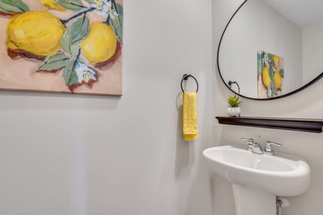 Building Photo - 321 Dogwood Cir