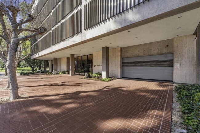 Building Photo - 565 Bellevue Ave