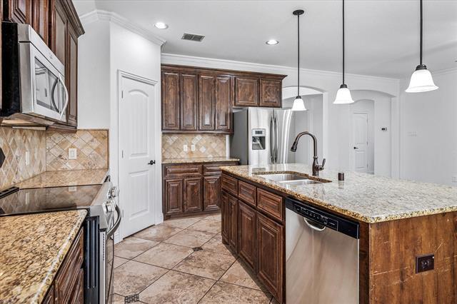 Building Photo - 16400 Stillhouse Hollow Ct