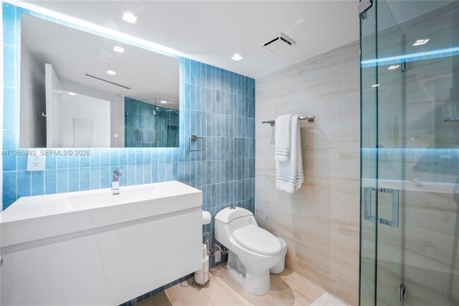 Building Photo - 2401 Collins Ave