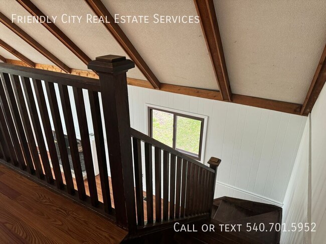 Building Photo - 2042 Hawksbill Rd