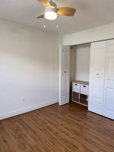 Master bedroom - 3651 N Goldenrod Rd