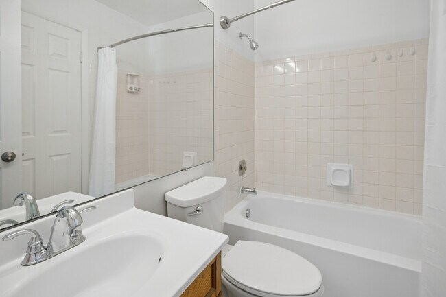 Building Photo - 402 Sandalwood Ln