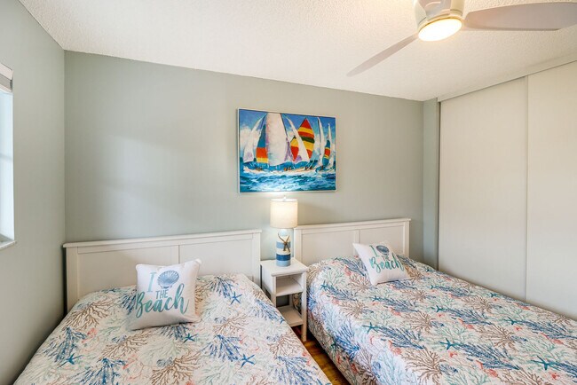 Building Photo - 201 E Ocean Dr