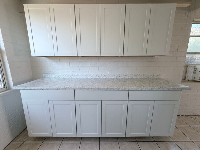 Building Photo - NEWLY REMODELED 2BR/1BA 610 sq.ft. rental in Bisbee, AZ