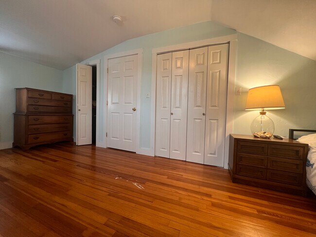 Building Photo - 26 Poplar St