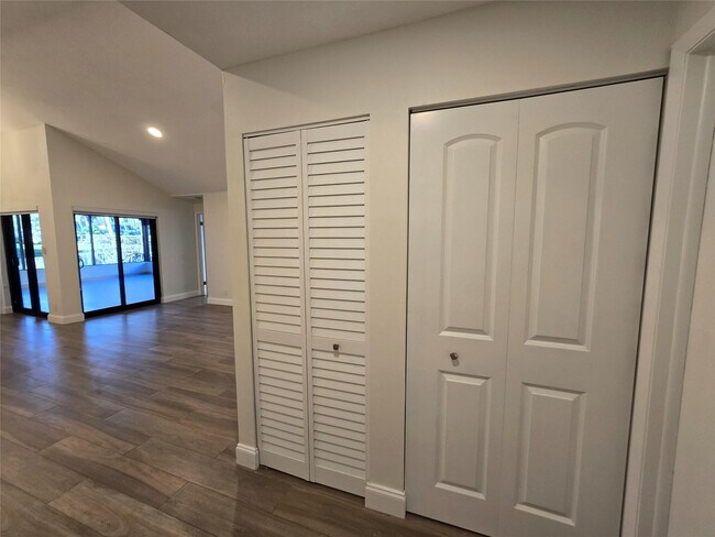 Building Photo - 2177 Montpeliar