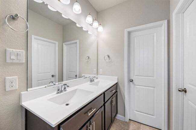 Building Photo - 1234 Willow Plains Ln