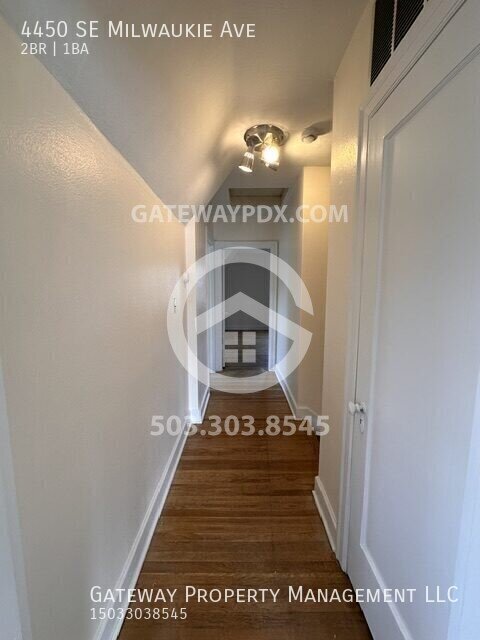 Building Photo - 4450 SE Milwaukie Ave