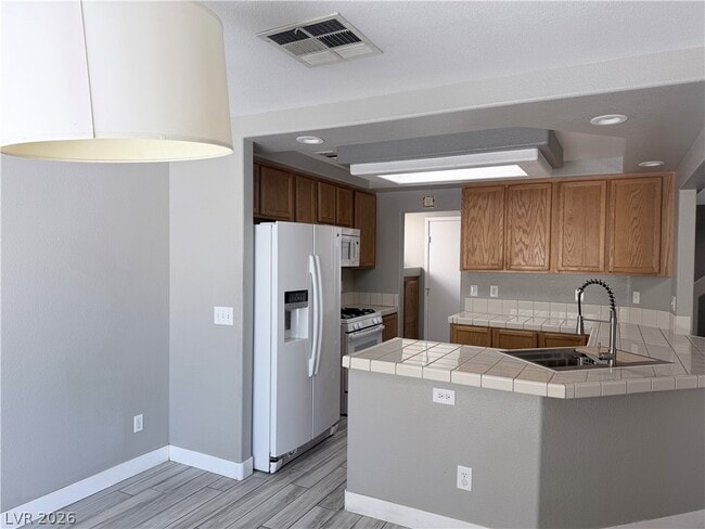 Building Photo - 977 Plantain Lily Ave