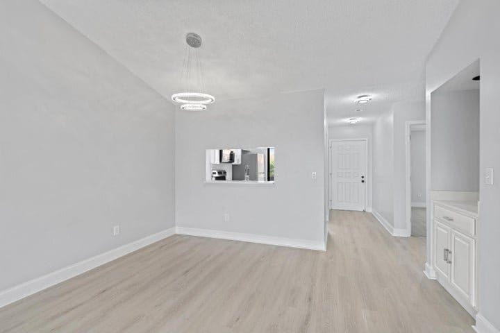 Building Photo - 350 E Club Cir