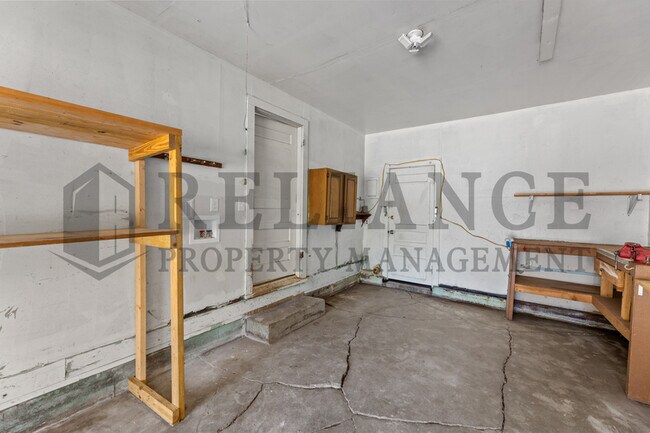 Building Photo - 1103 S Waverly St