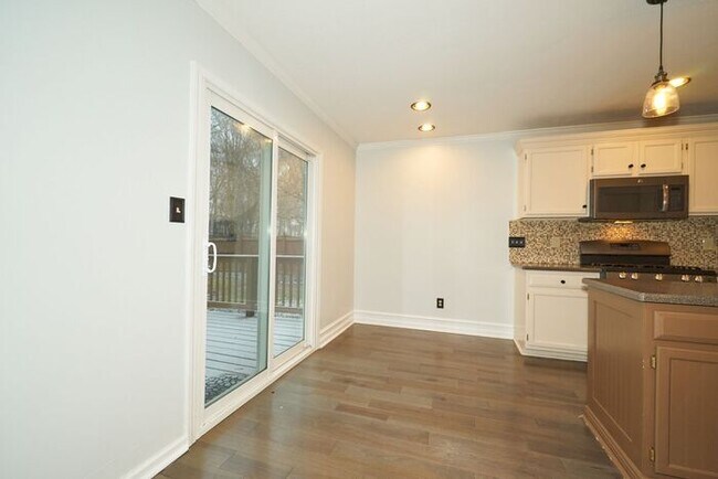 Building Photo - 4 BR with Great Floorplan in Carmel Schools!