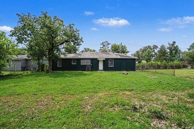 Building Photo - 8433 Woodlyn Rd
