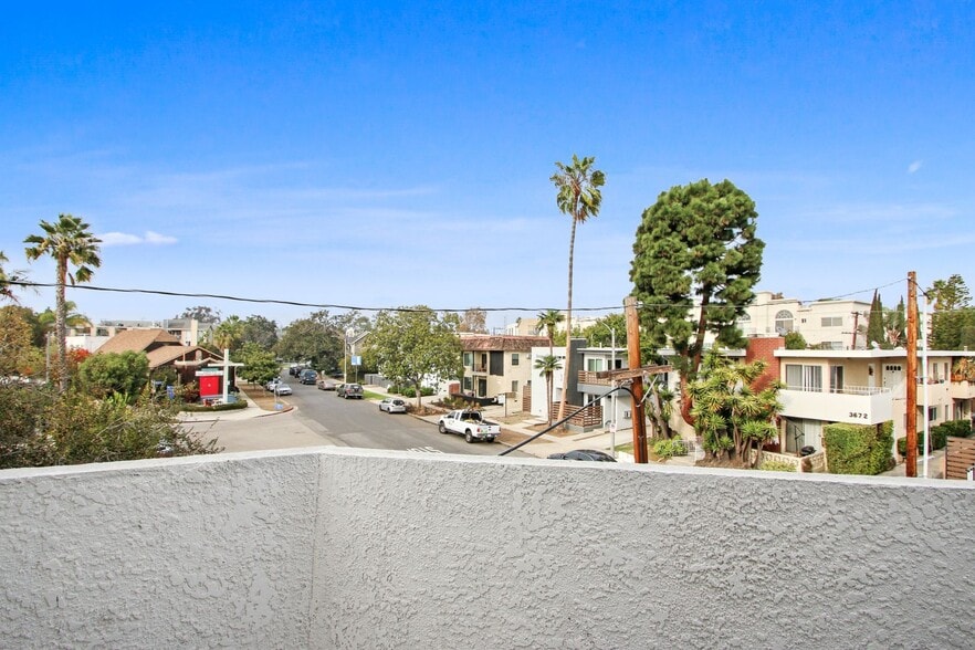 Building Photo - 3685 Watseka Ave