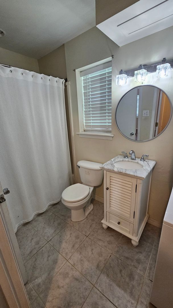 Building Photo - 1 bed 1 bath townhome in the Heart of Spring Hill