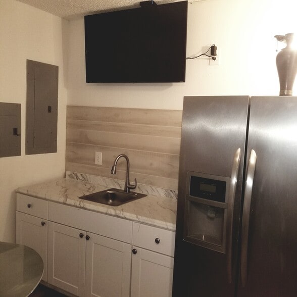 Kitchenette - 1362 NW 195th Ave