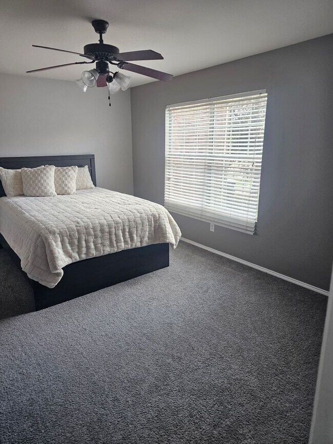 Building Photo - 3 BR/2.5BA | Updated Single Family Home | 2-Car Garage Parking | In Grand Prairie!