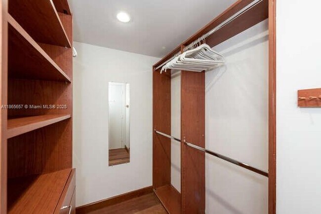 Building Photo - 445 Grand Bay Dr