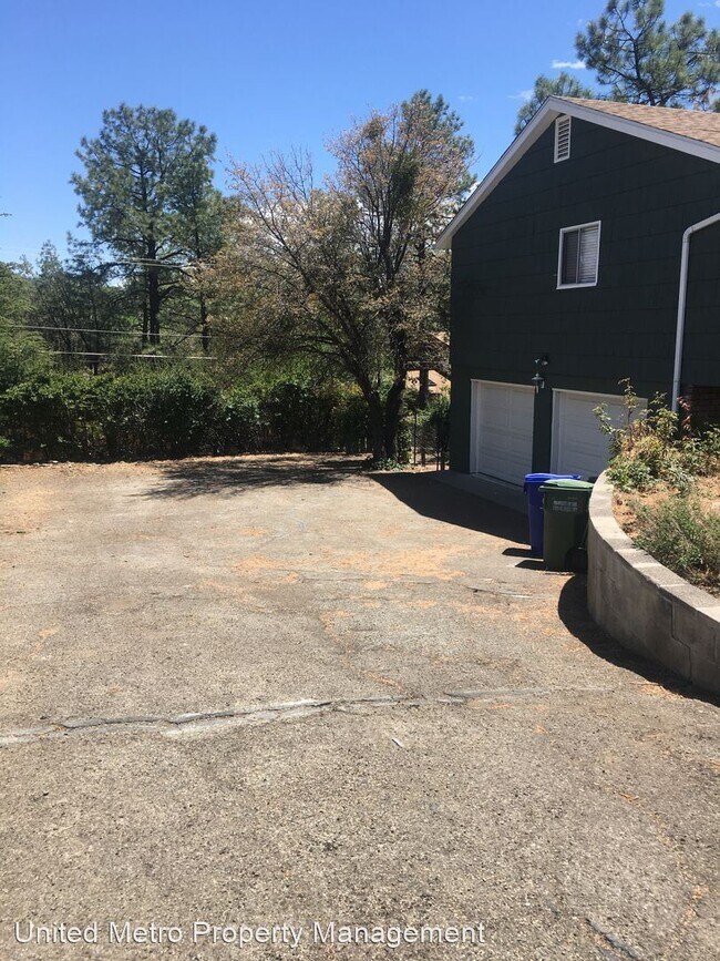 Building Photo - 3 br, 2.5 bath House - 557 Shalimar Drive