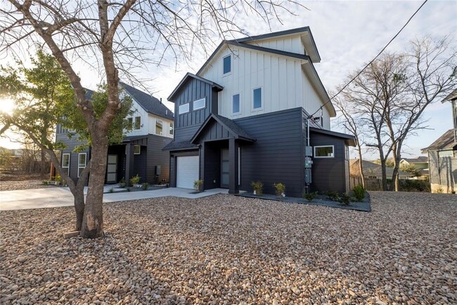 Building Photo - 2220 Yellow Jacket Ln