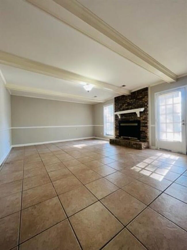 Building Photo - Stunning 5-Bedroom Home in Bartlett - Spacious, Elegant & Move-In Ready!