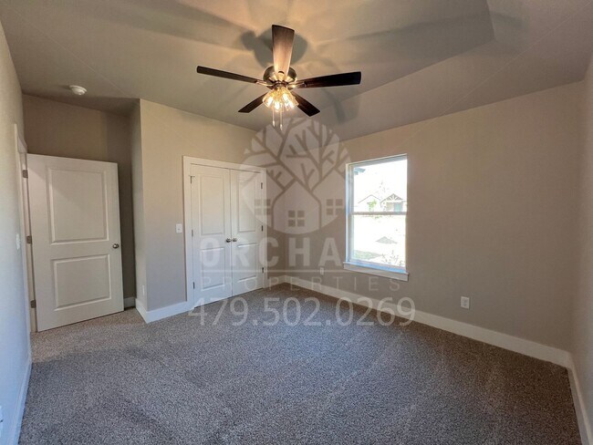 Building Photo - 1052 Silver Birch St
