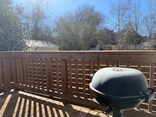 Building Photo - 716 Brighton Rd