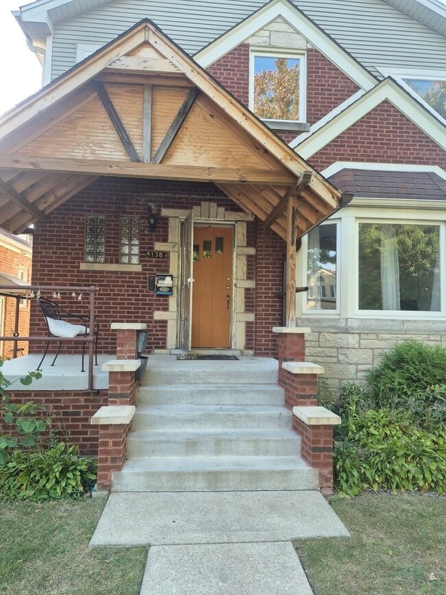 Primary Photo - 4138 N Parkside Ave