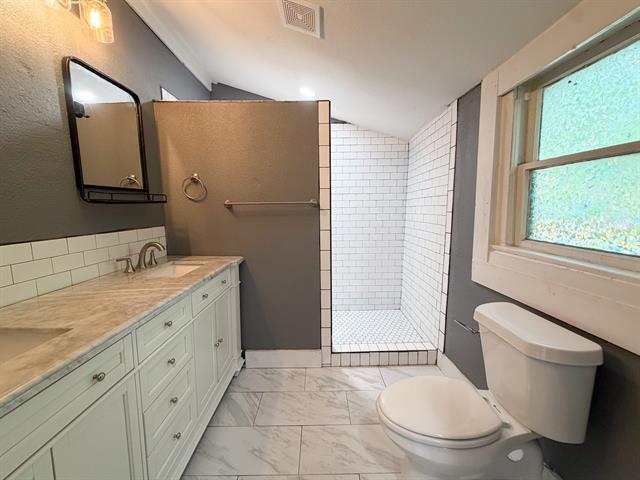 Building Photo - 405 E Denton St