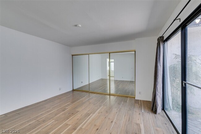 Building Photo - 3452 Pino Cir