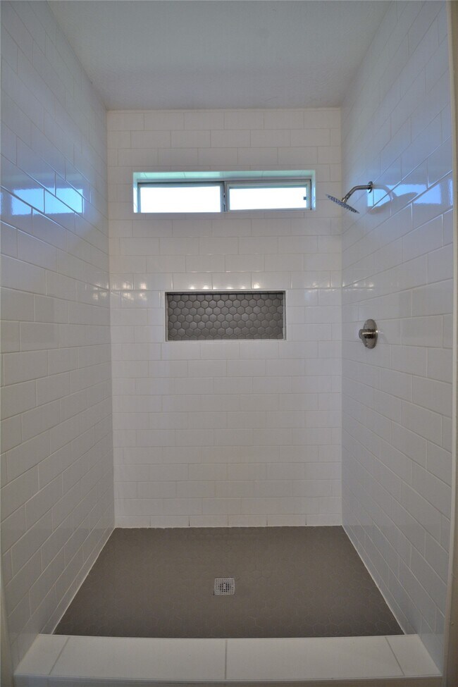 Building Photo - 10819 Shannon Mills Ln