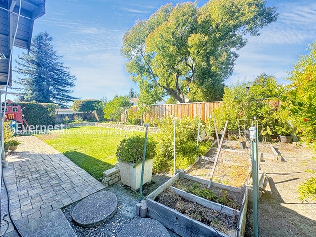 Building Photo - 108 Madora Pl